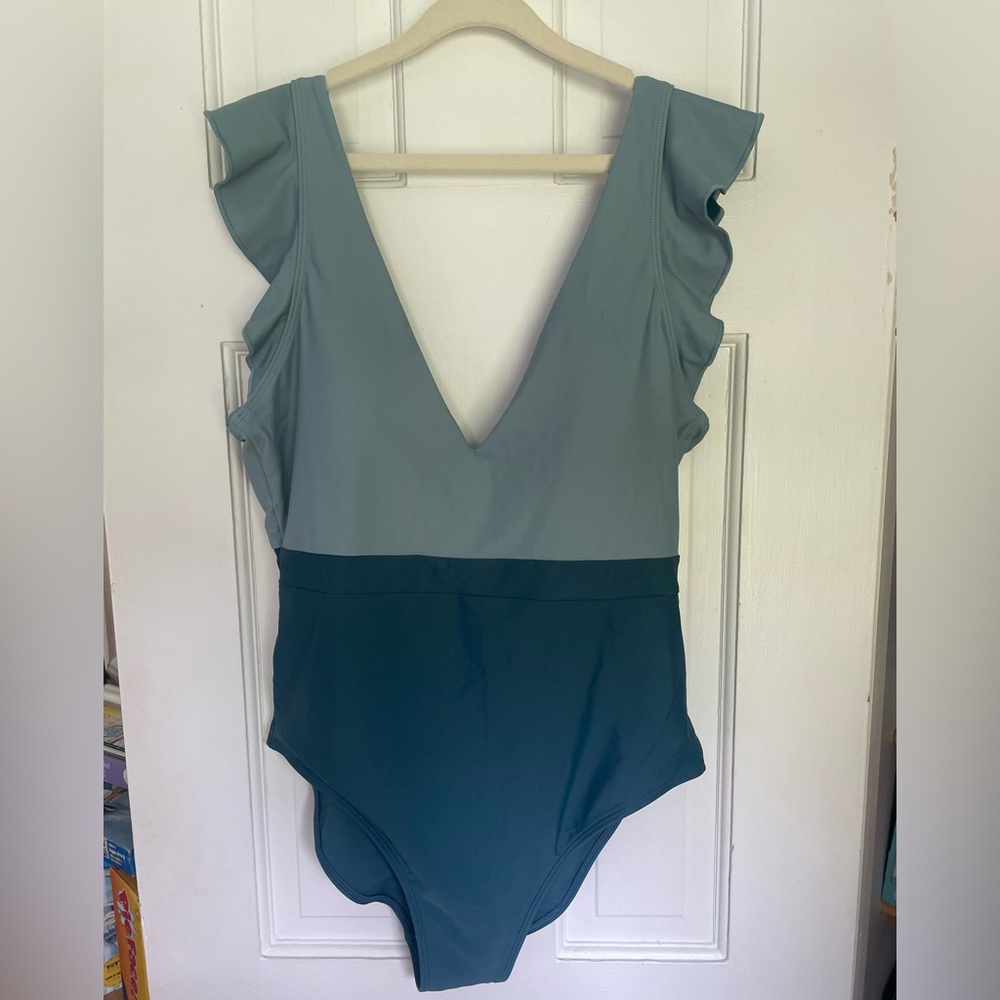 Summersalt Ruffle Backflip One Piece Suit - Size 8
